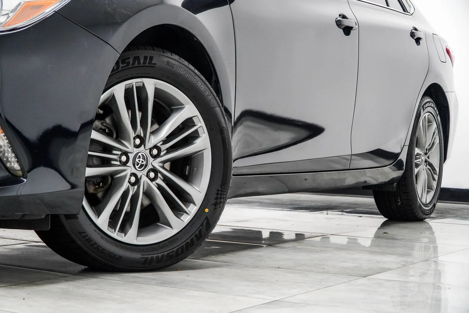 2015 Toyota Camry SE, photo 4