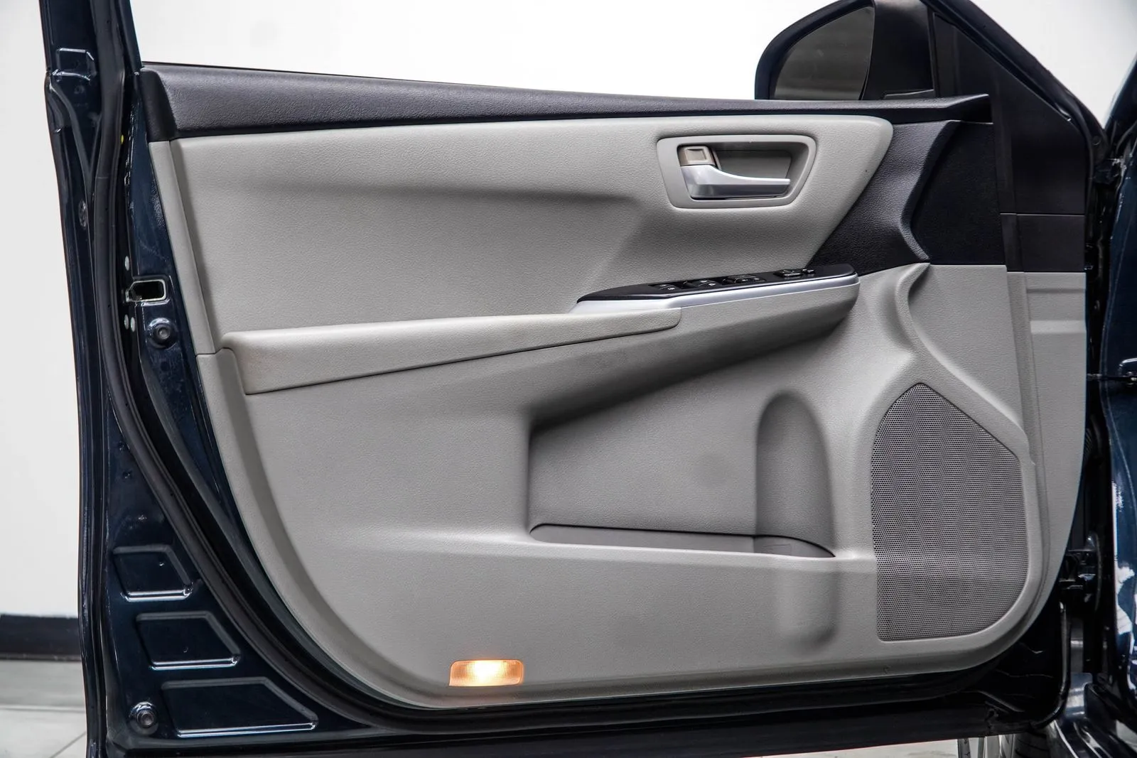 2015 Toyota Camry SE, photo 28