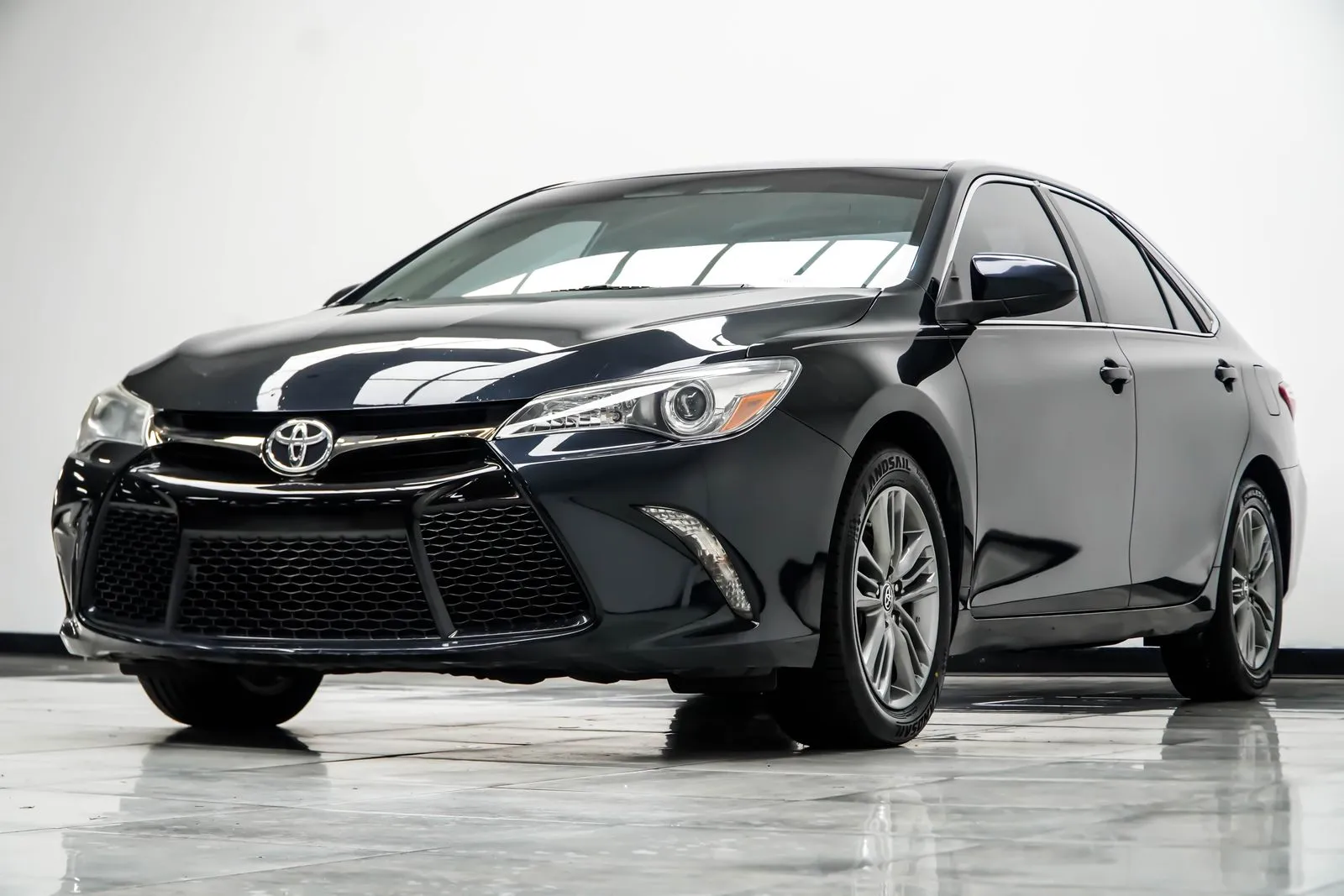 2015 Toyota Camry SE, photo 7