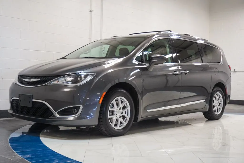 2020 Chrysler Pacifica Touring L, photo 2