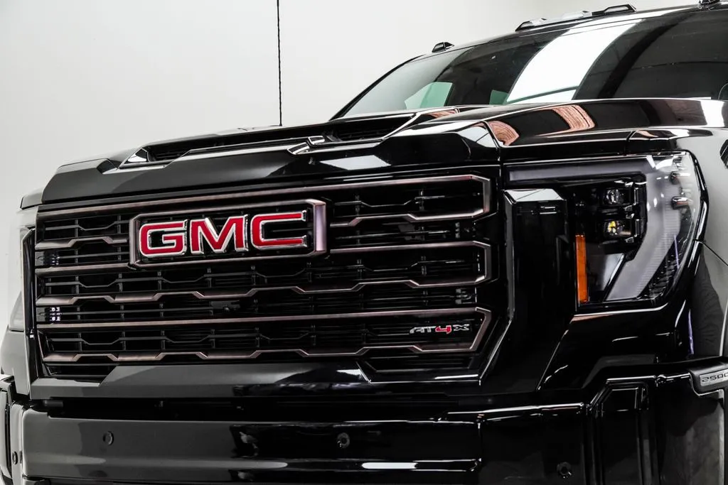 2026 GMC Sierra 2500 HD AT4X, photo 2