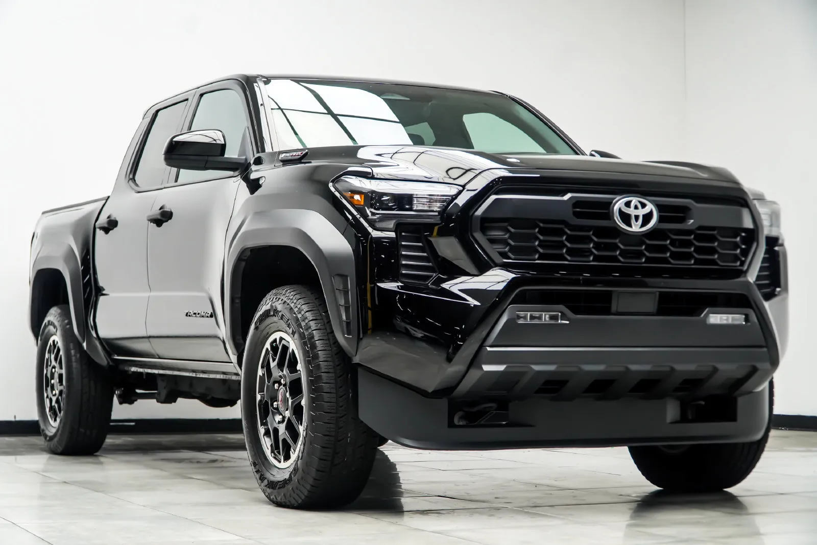 2025 Toyota Tacoma Hybrid TRD Off Road, photo 2