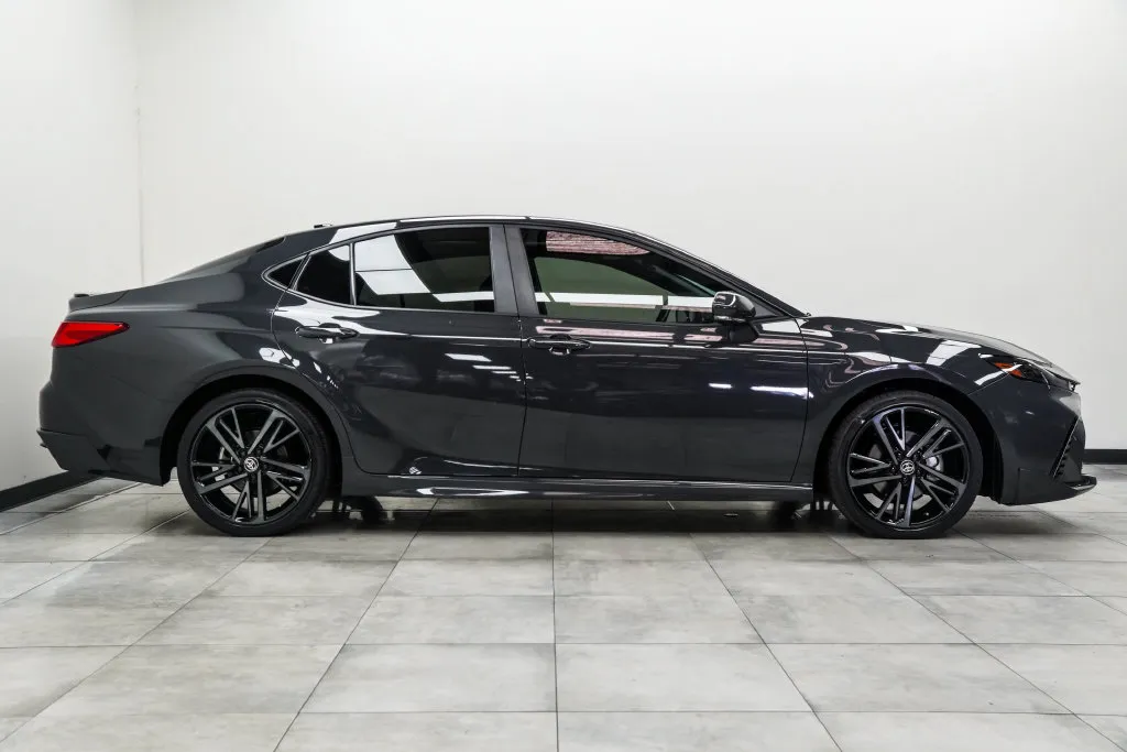 2025 Toyota Camry XSE, photo 10