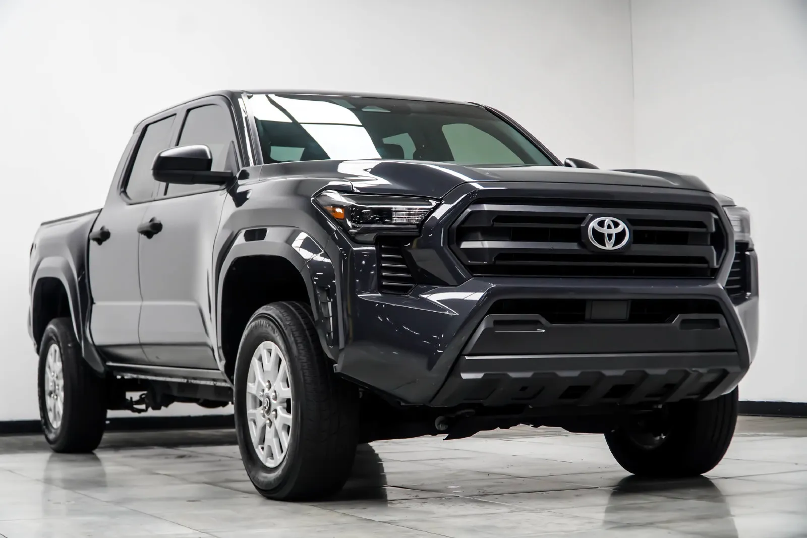 2025 Toyota Tacoma SR, photo 2