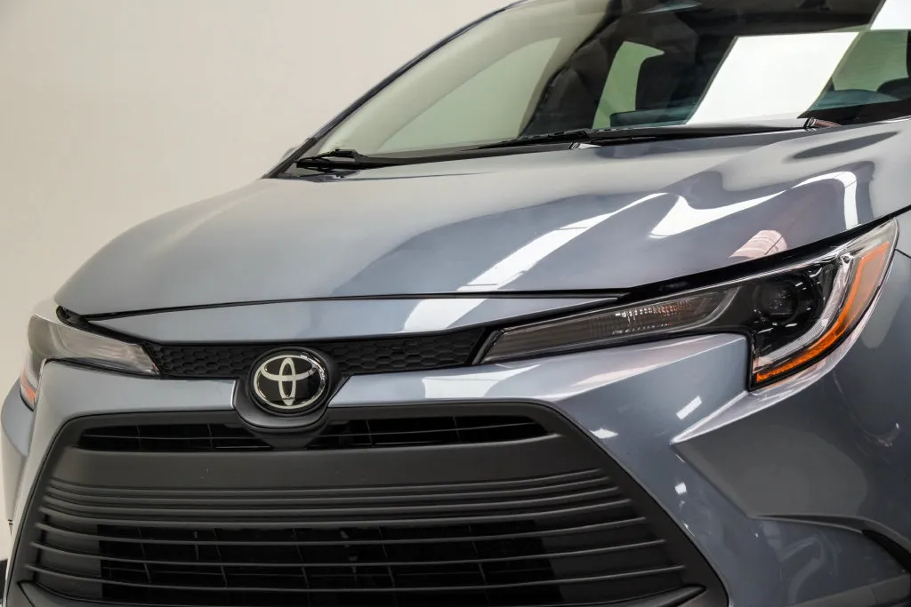 2025 Toyota Corolla LE, photo 2