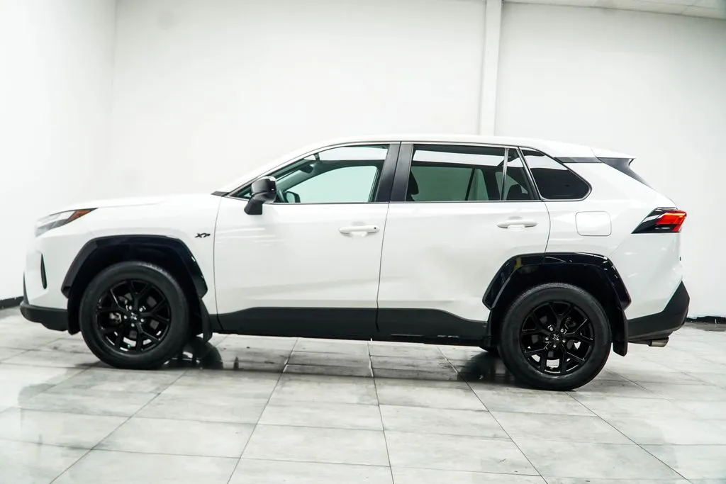 2024 Toyota RAV4 LE, photo 9