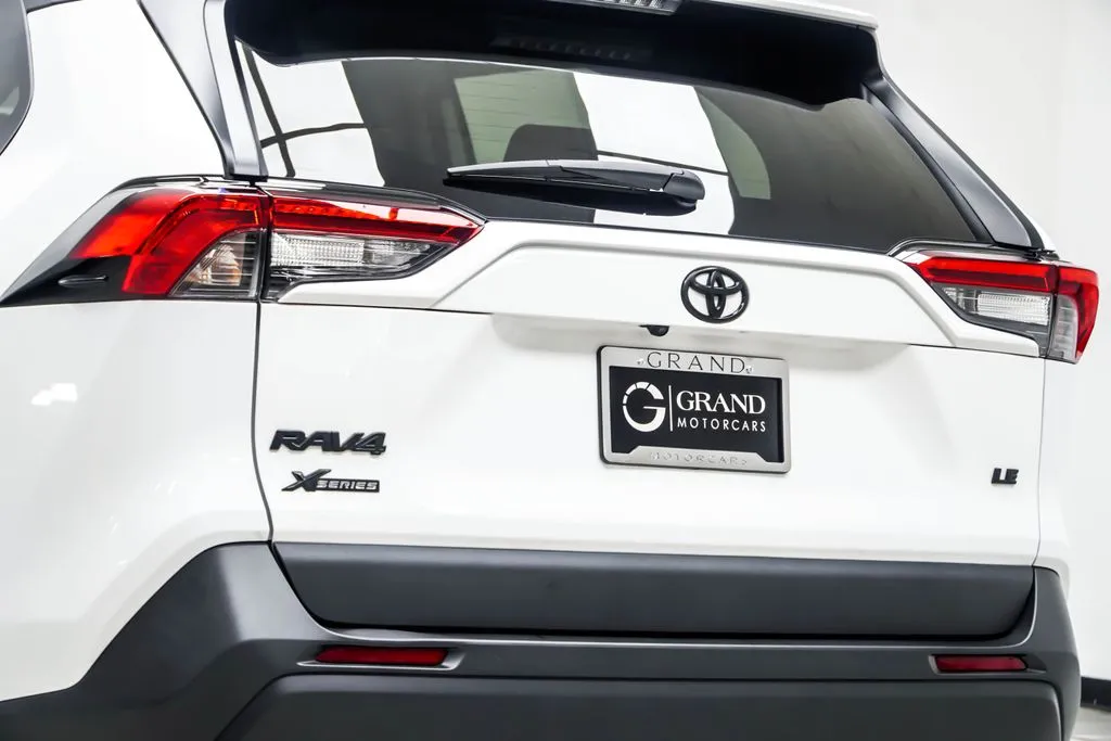 2024 Toyota RAV4 LE, photo 13