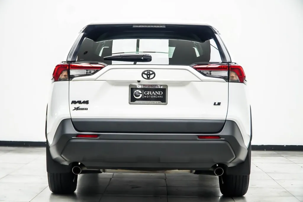 2024 Toyota RAV4 LE, photo 11