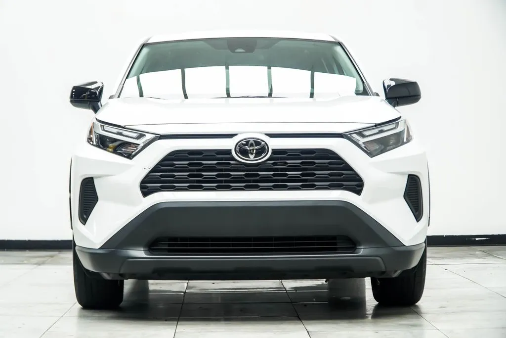 2024 Toyota RAV4 LE, photo 7