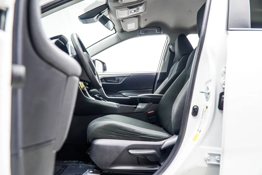 2024 Toyota RAV4 LE, photo 32