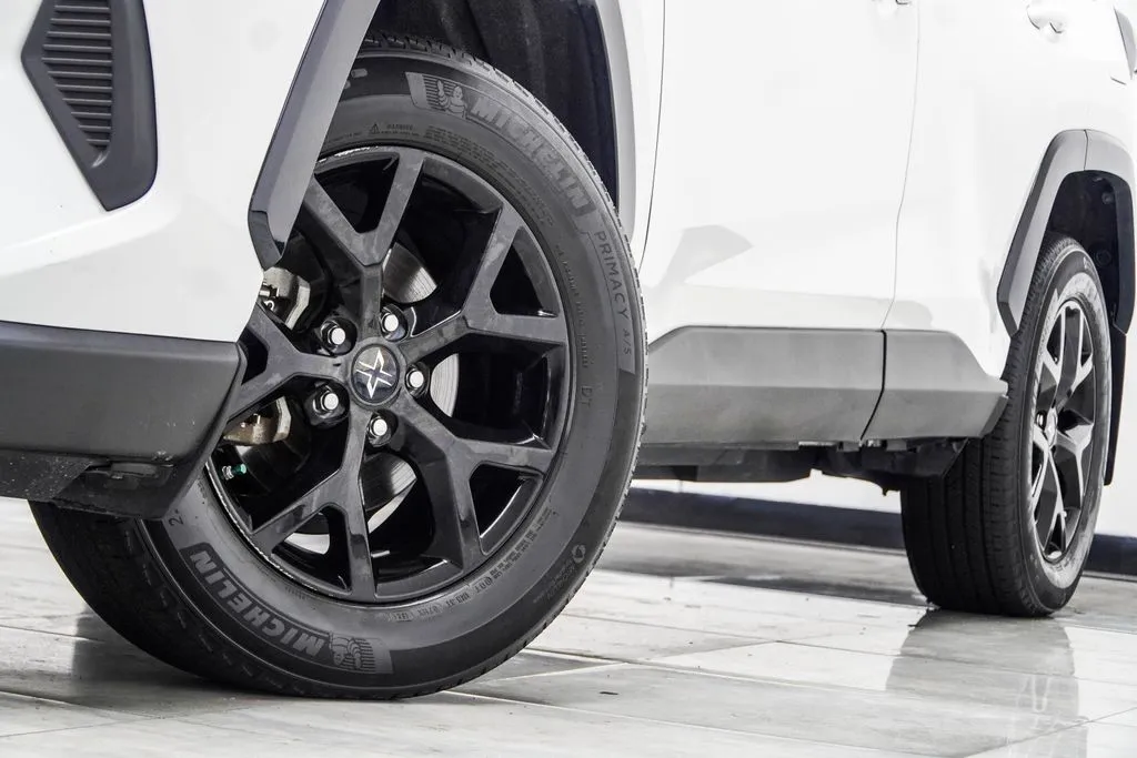 2024 Toyota RAV4 LE, photo 4