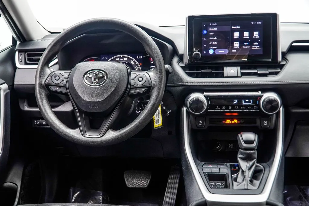 2024 Toyota RAV4 LE, photo 16