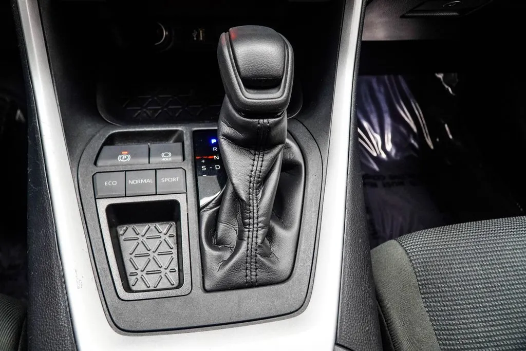 2024 Toyota RAV4 LE, photo 20