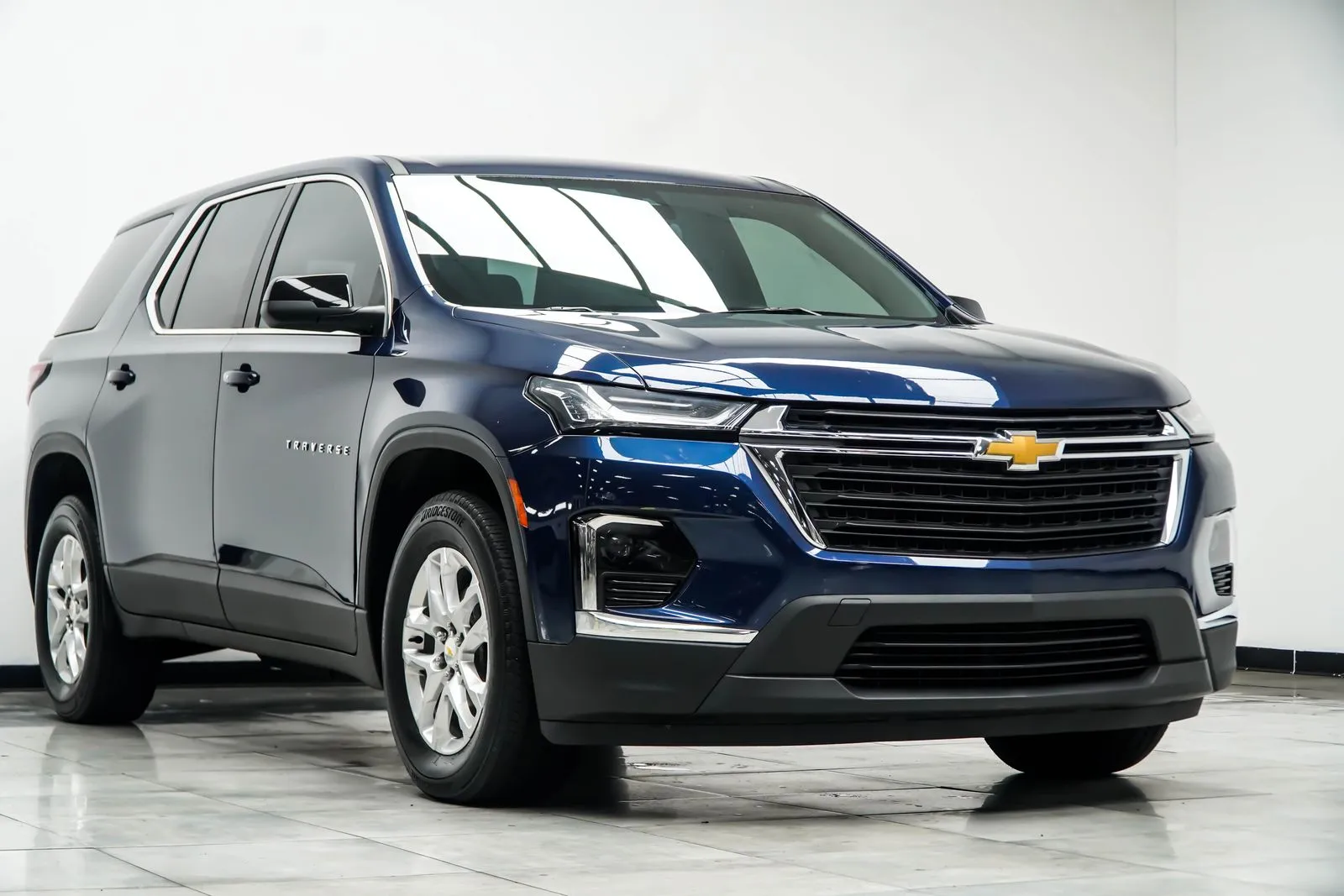 2023 Chevrolet Traverse LS, photo 3