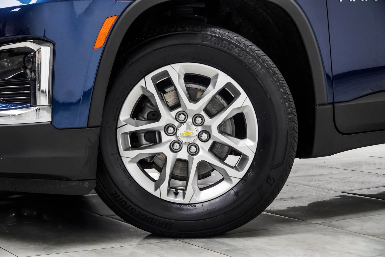 2023 Chevrolet Traverse LS, photo 2