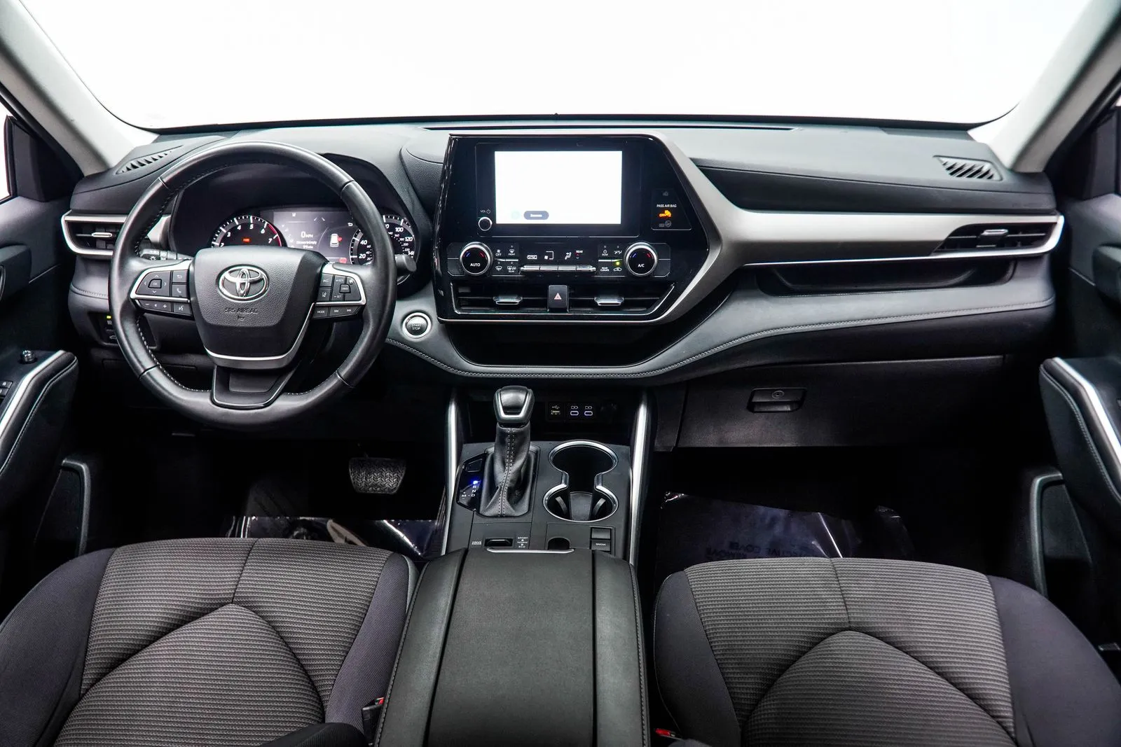 2025 Toyota Highlander LE, photo 4