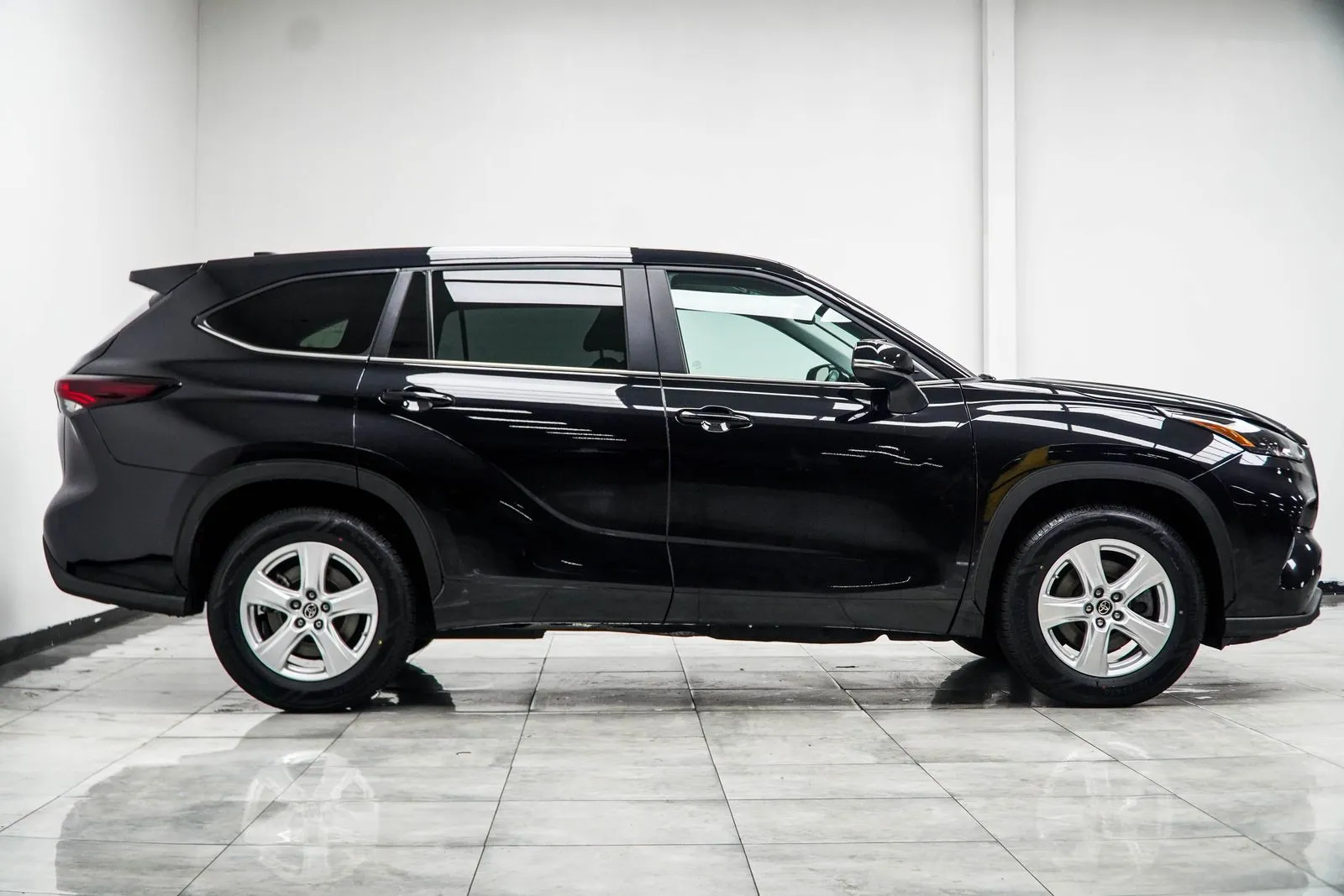 2025 Toyota Highlander LE, photo 6