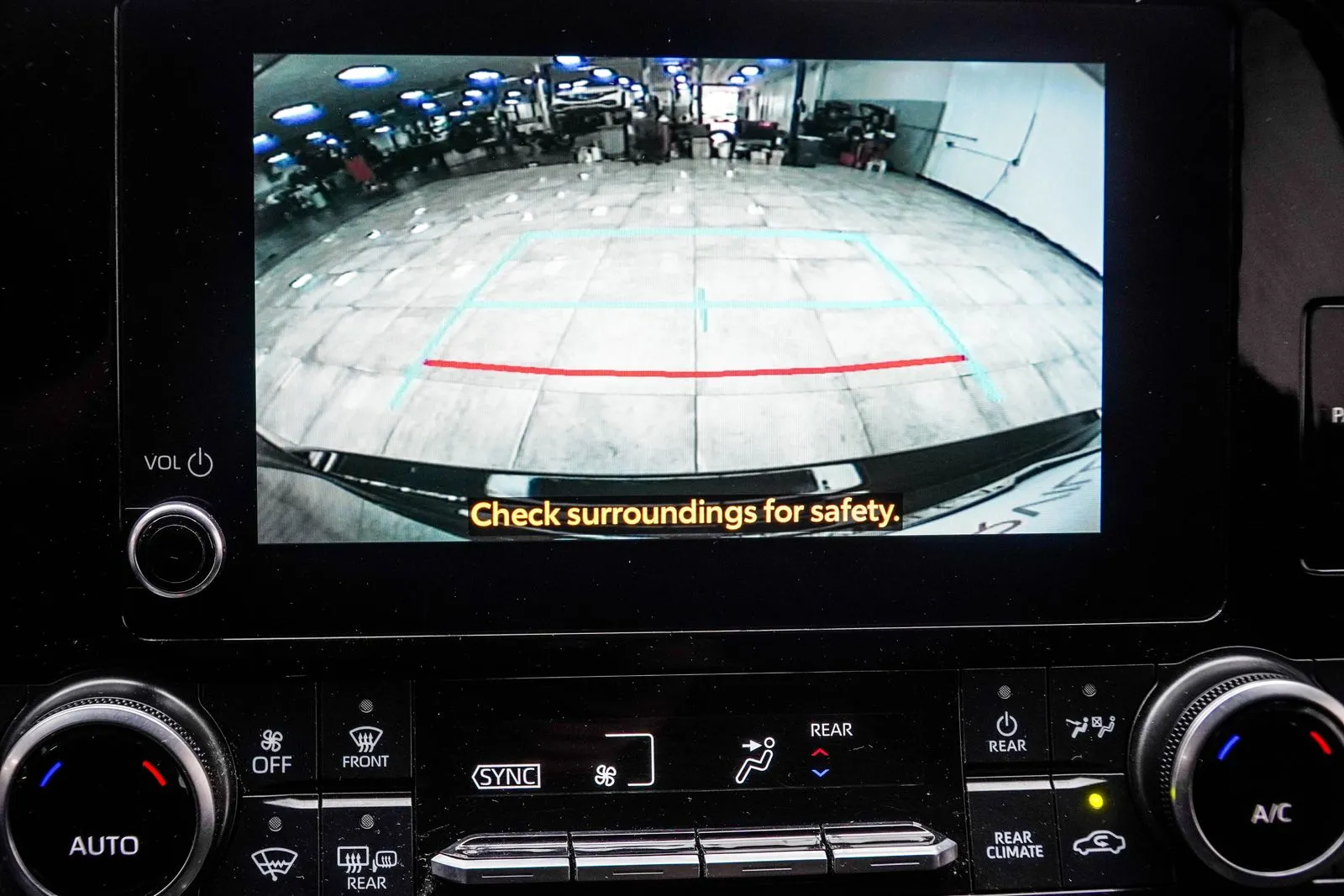 2025 Toyota Highlander LE, photo 24