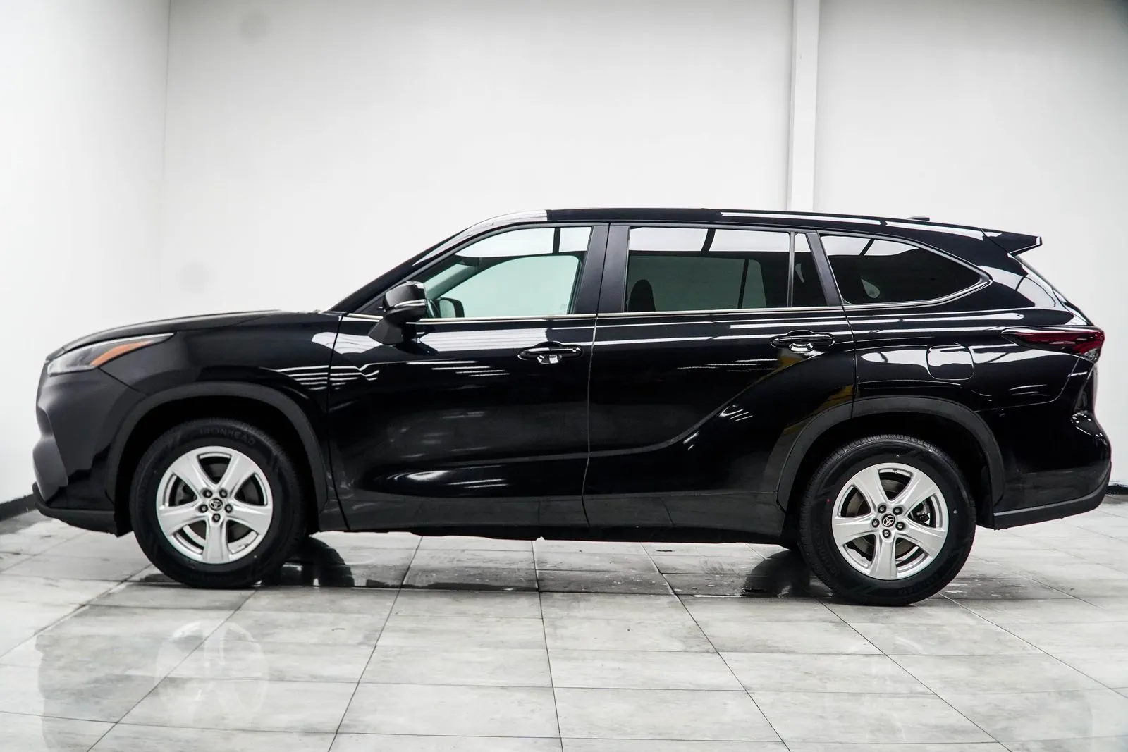 2025 Toyota Highlander LE, photo 9