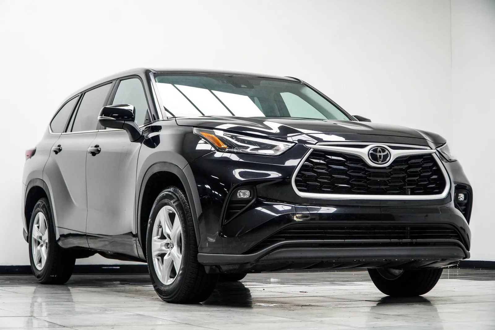 2025 Toyota Highlander LE, photo 3