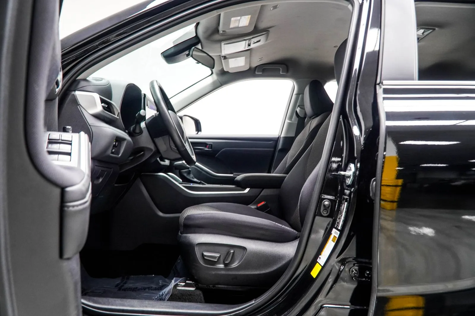 2025 Toyota Highlander LE, photo 31