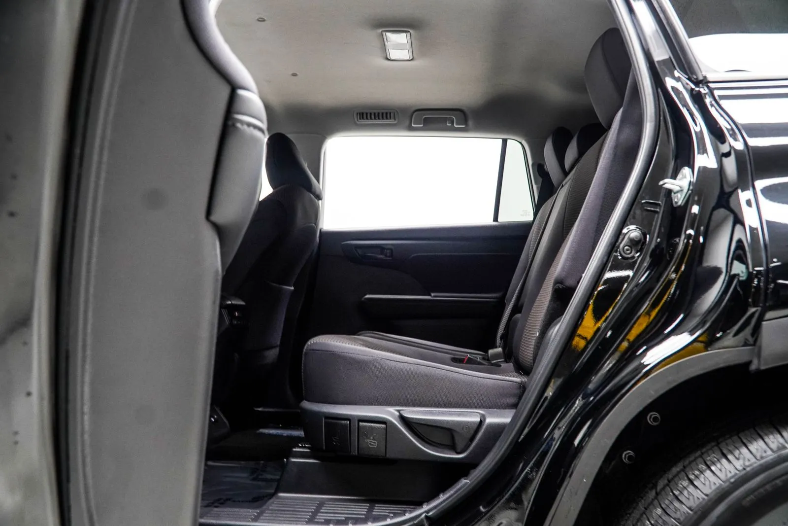 2025 Toyota Highlander LE, photo 32
