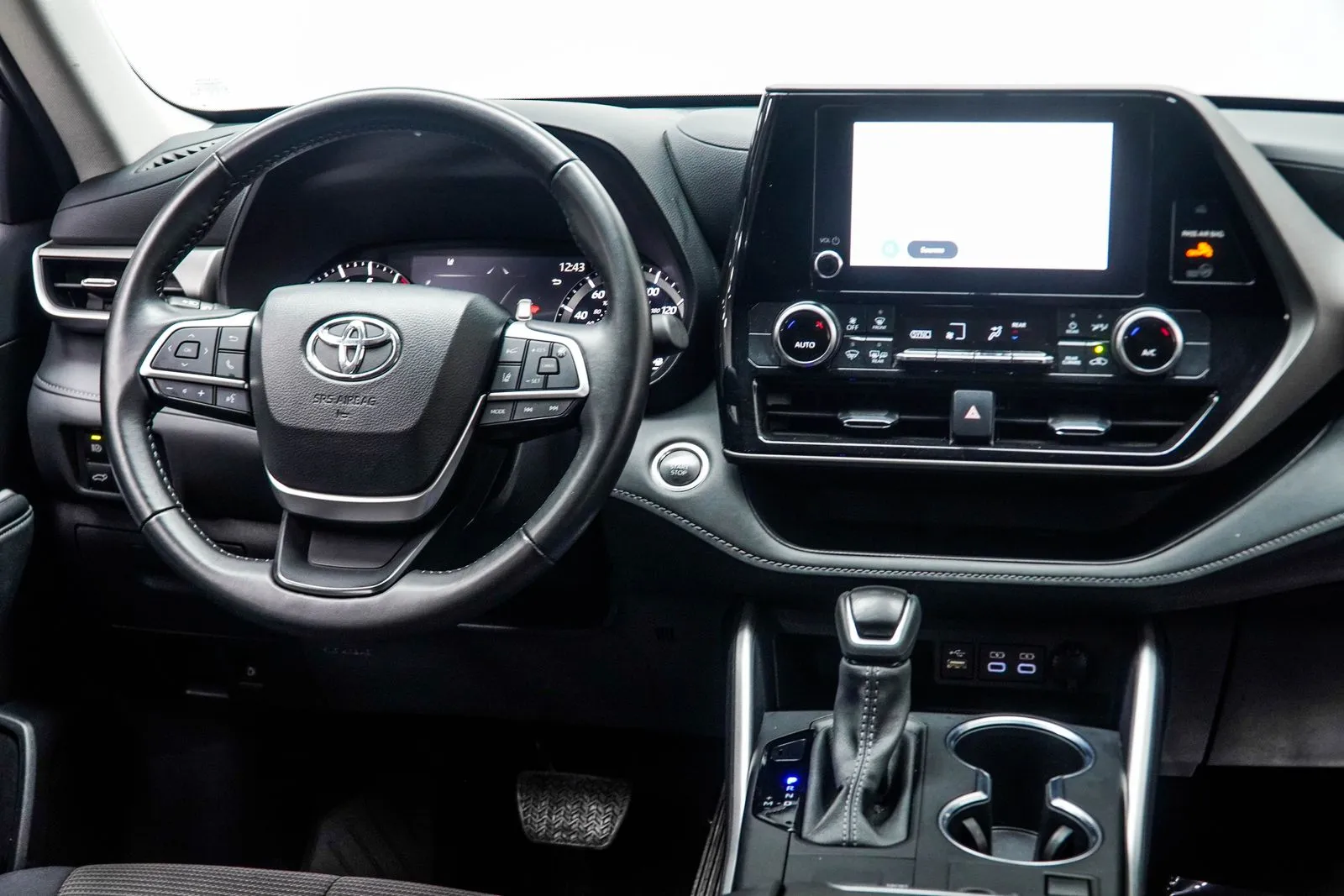 2025 Toyota Highlander LE, photo 17
