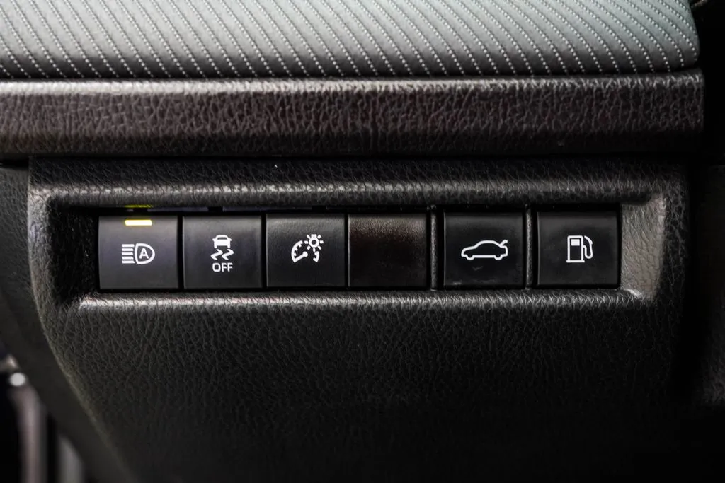 2025 Toyota Camry SE, photo 30