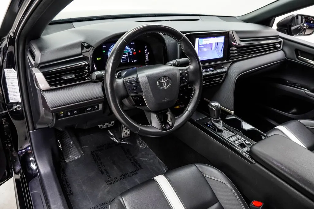 2025 Toyota Camry SE, photo 15