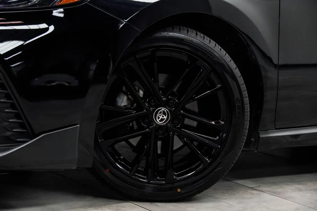 2025 Toyota Camry SE, photo 3