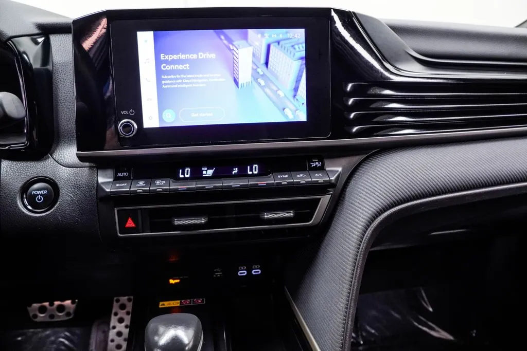 2025 Toyota Camry SE, photo 21