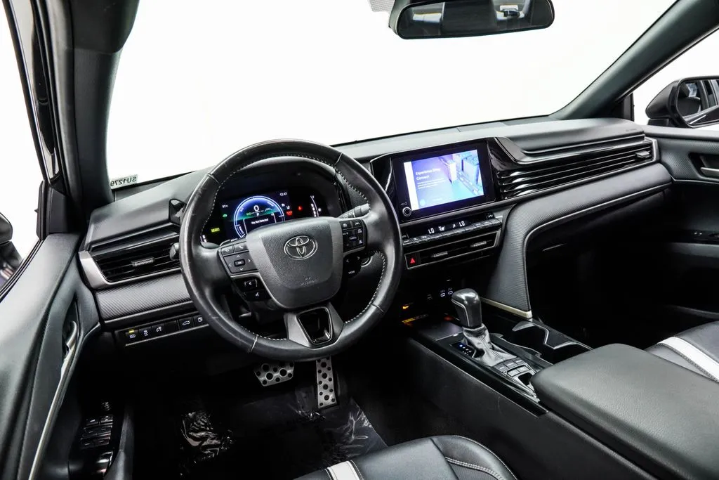 2025 Toyota Camry SE, photo 4