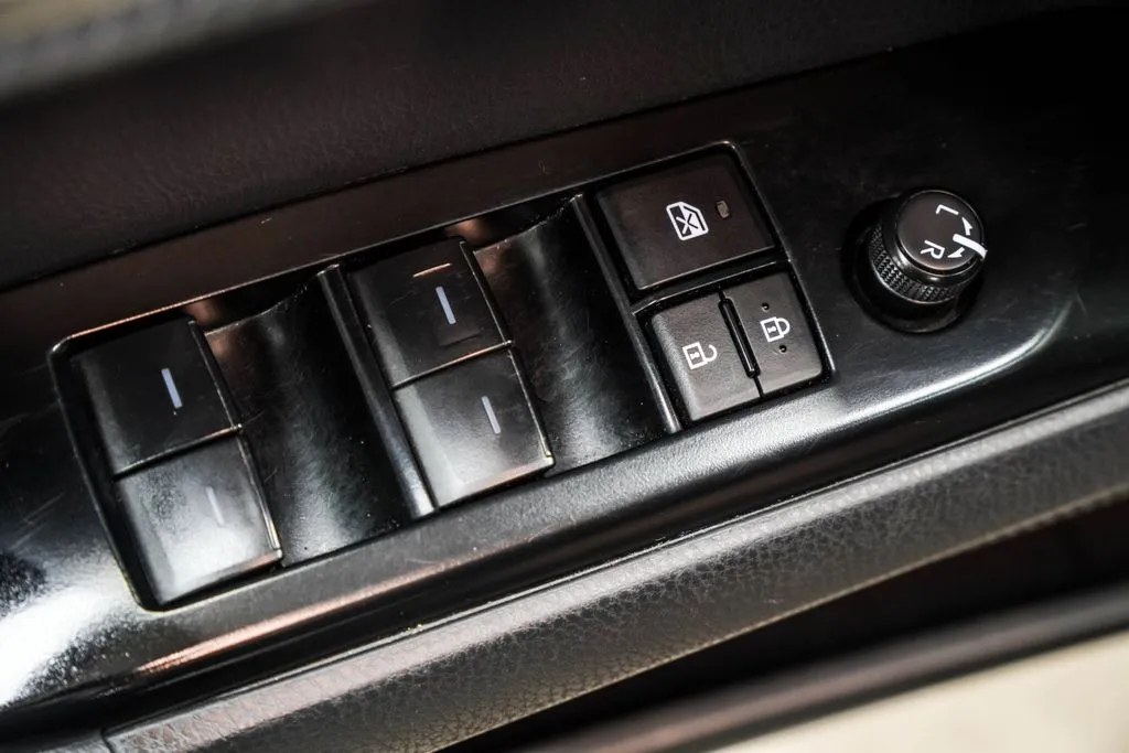 2025 Toyota Camry SE, photo 32