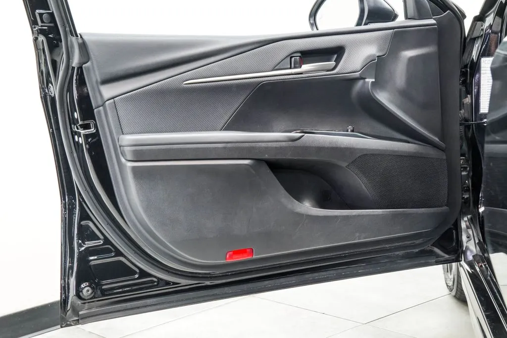 2025 Toyota Camry SE, photo 31