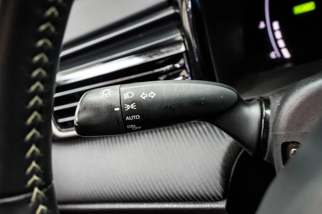 2025 Toyota Camry SE, photo 29