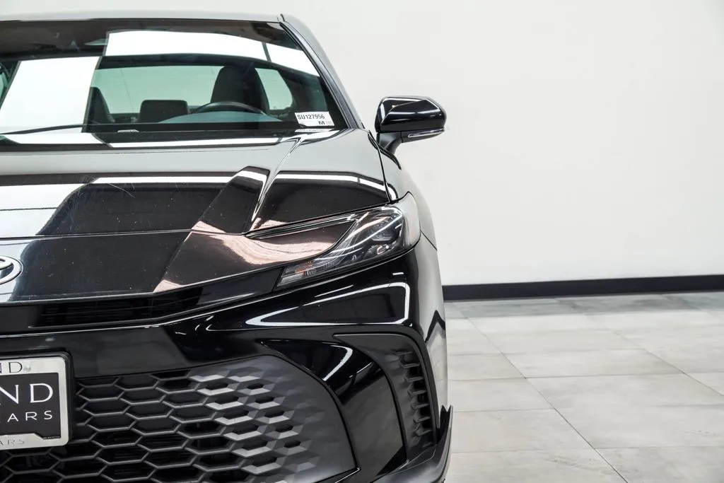2025 Toyota Camry SE, photo 5