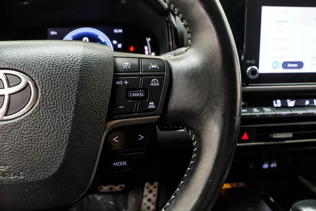 2025 Toyota Camry SE, photo 26