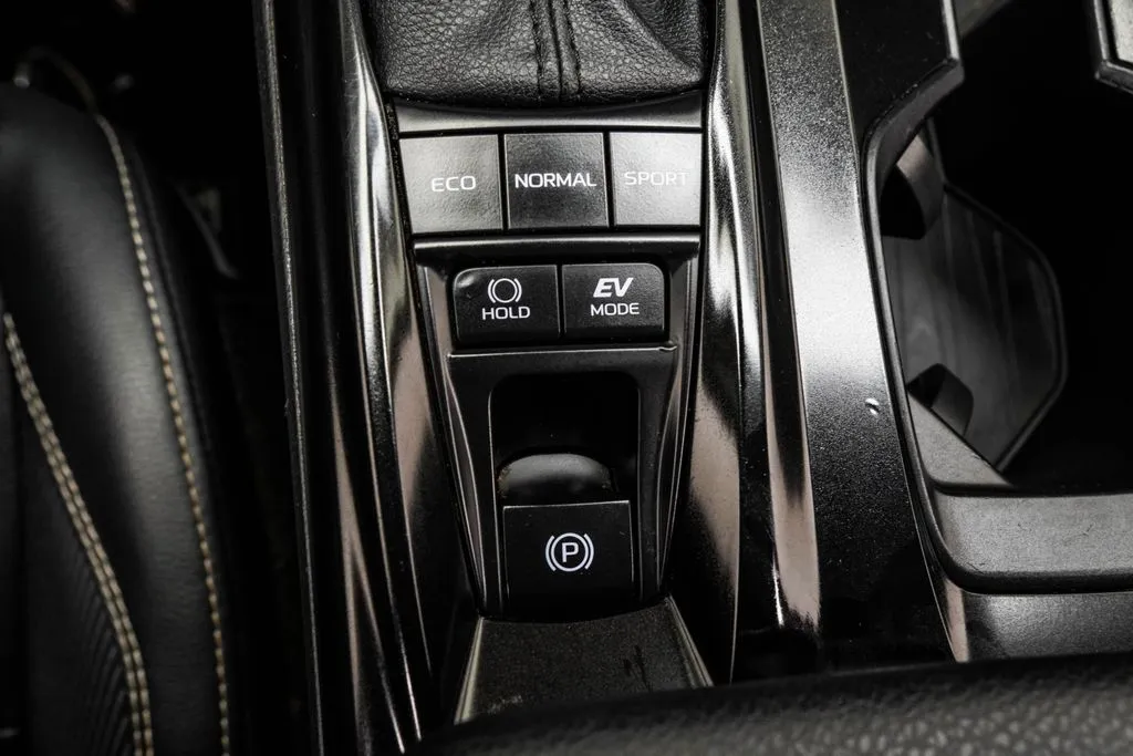 2025 Toyota Camry SE, photo 20