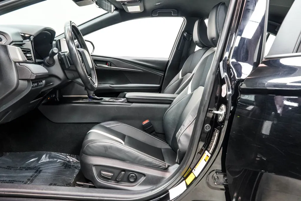 2025 Toyota Camry SE, photo 14