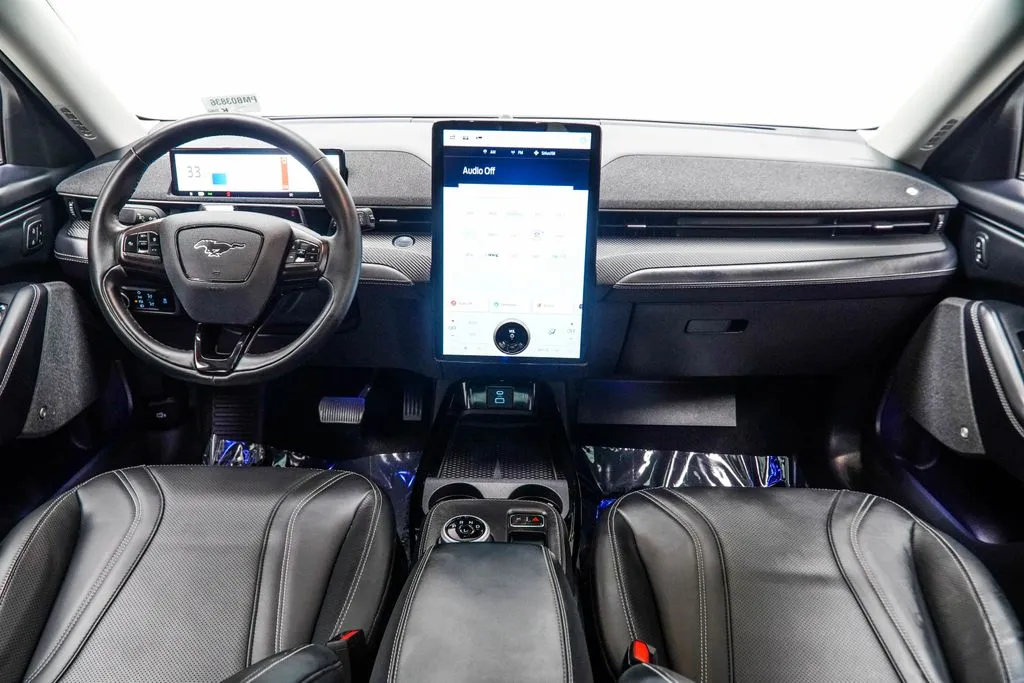 2023 Ford Mustang Mach-E Premium, photo 3