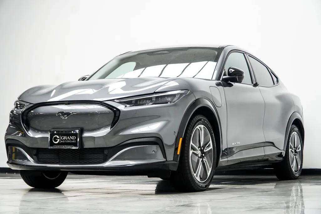 2023 Ford Mustang Mach-E Premium, photo 6