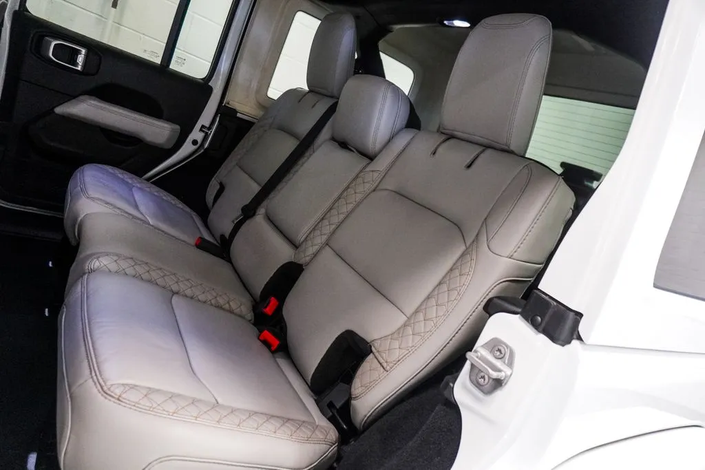 2022 Jeep Wrangler Unlimited Sahara High Altitude, photo 6